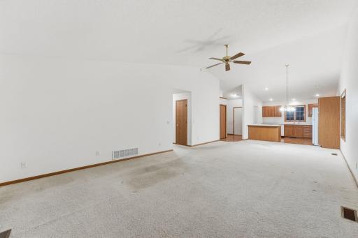324 Valley View Drive SE, Willmar, MN 56201