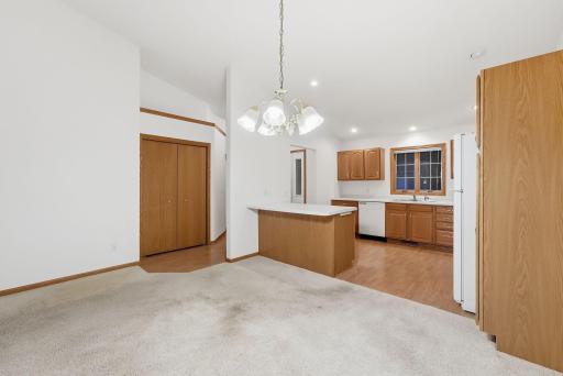 324 Valley View Drive SE, Willmar, MN 56201