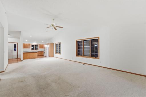 324 Valley View Drive SE, Willmar, MN 56201