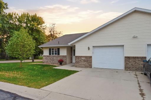 324 Valley View Drive SE, Willmar, MN 56201