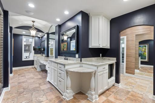 5966 Blackberry Trail E, Inver Grove Heights, MN 55076