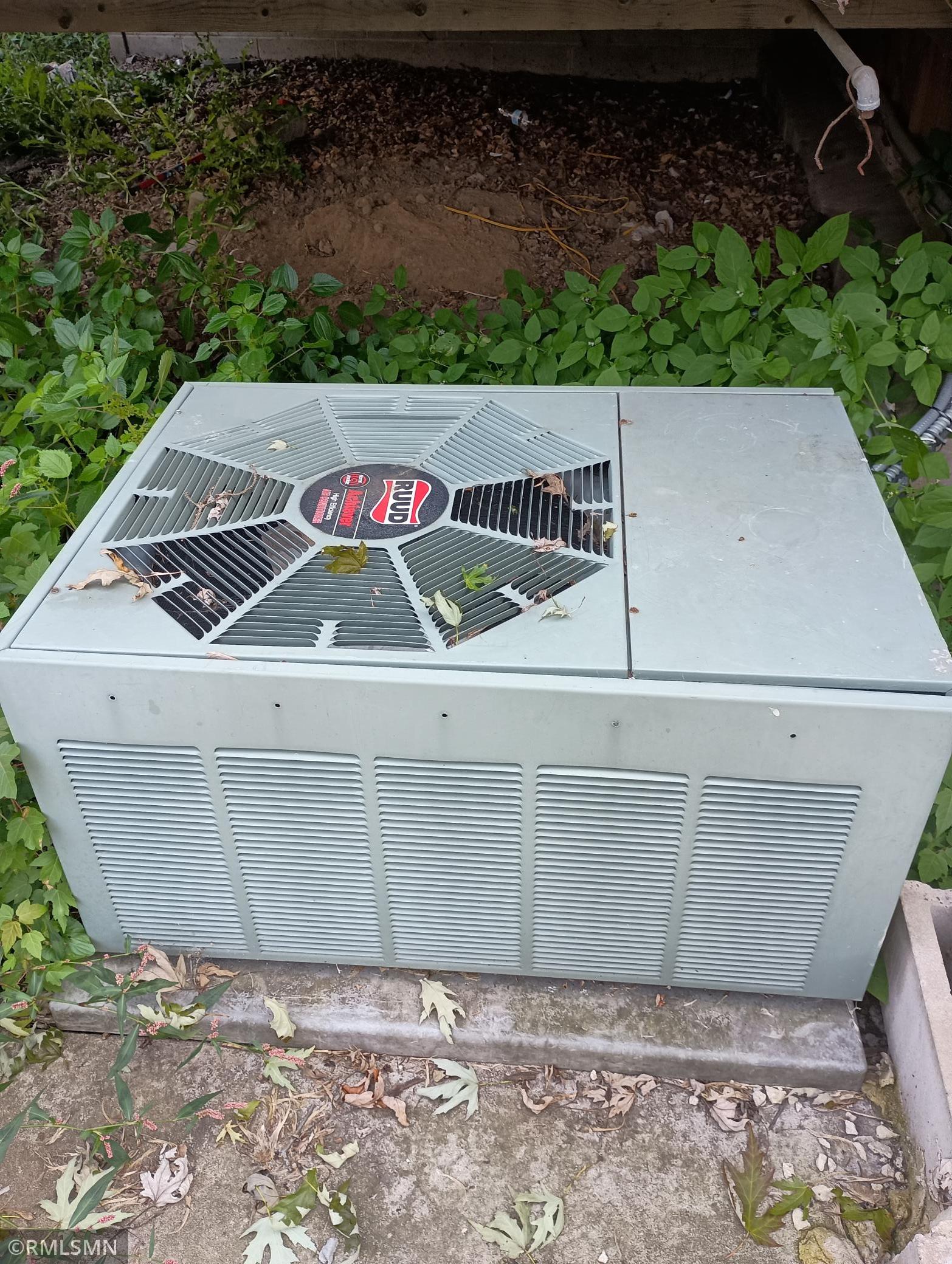 AIR CONDITIONER.jpg