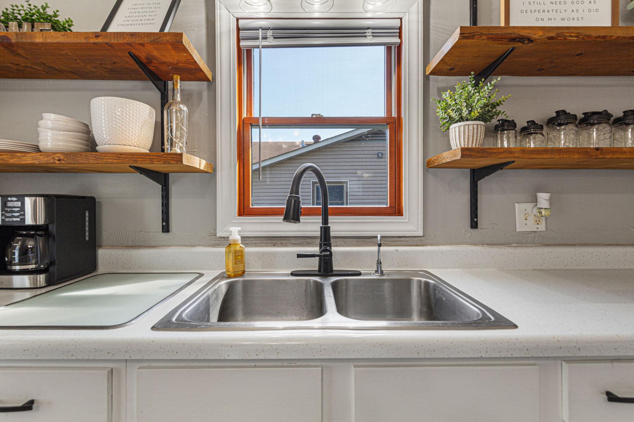 20-web-or-mls-20 Kitchen.jpg