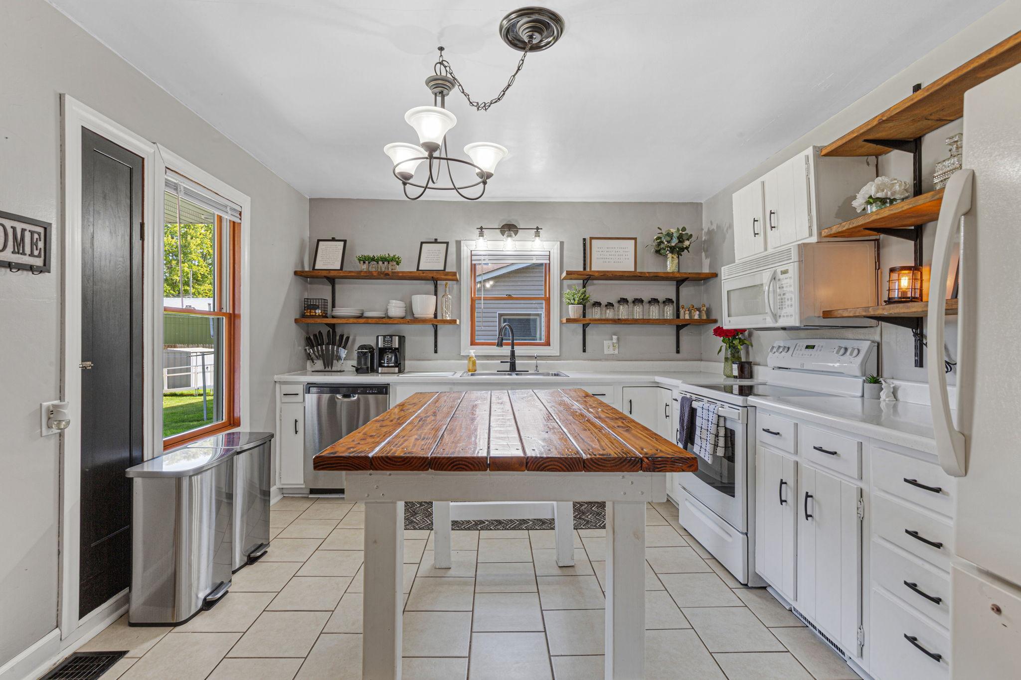 19-web-or-mls-19 Kitchen.jpg