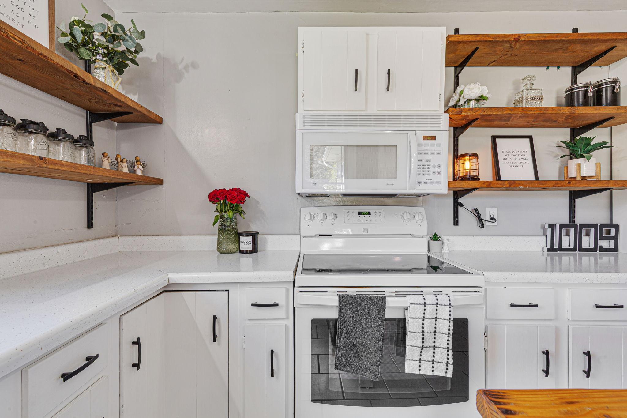 21-web-or-mls-21 Kitchen.jpg