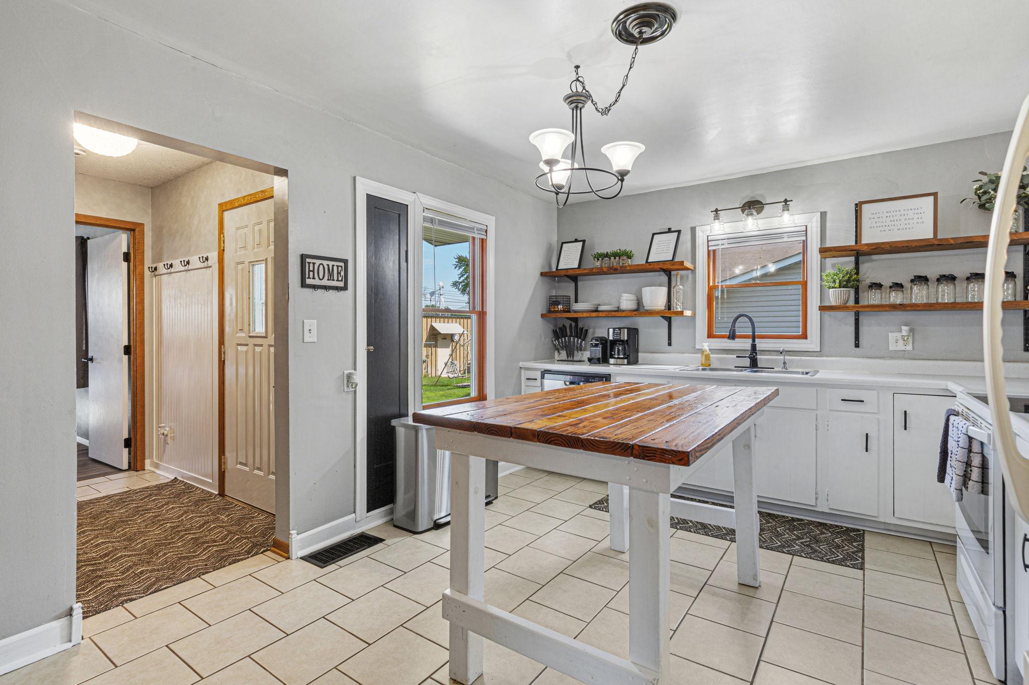 17-web-or-mls-17 Kitchen.jpg