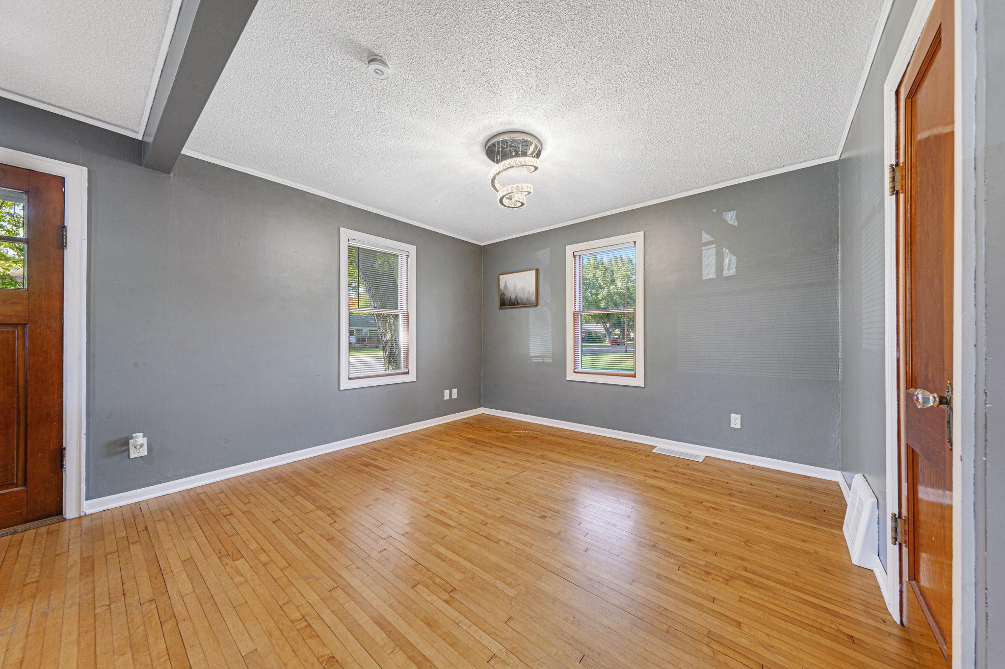 13-web-or-mls-13 Dining.jpg