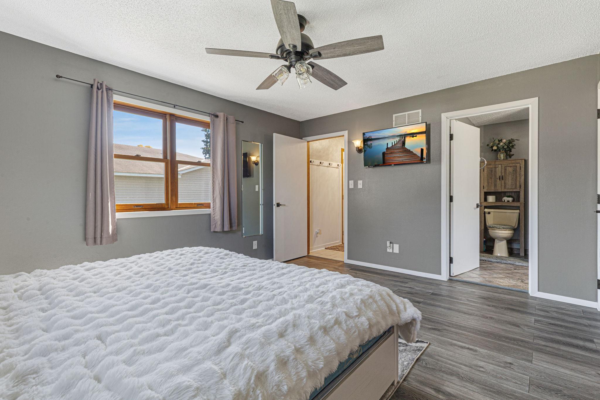 26-web-or-mls-26 Main bedroom.jpg