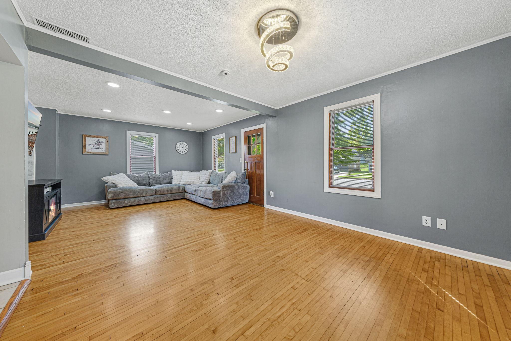 15-web-or-mls-15 Dining_living.jpg