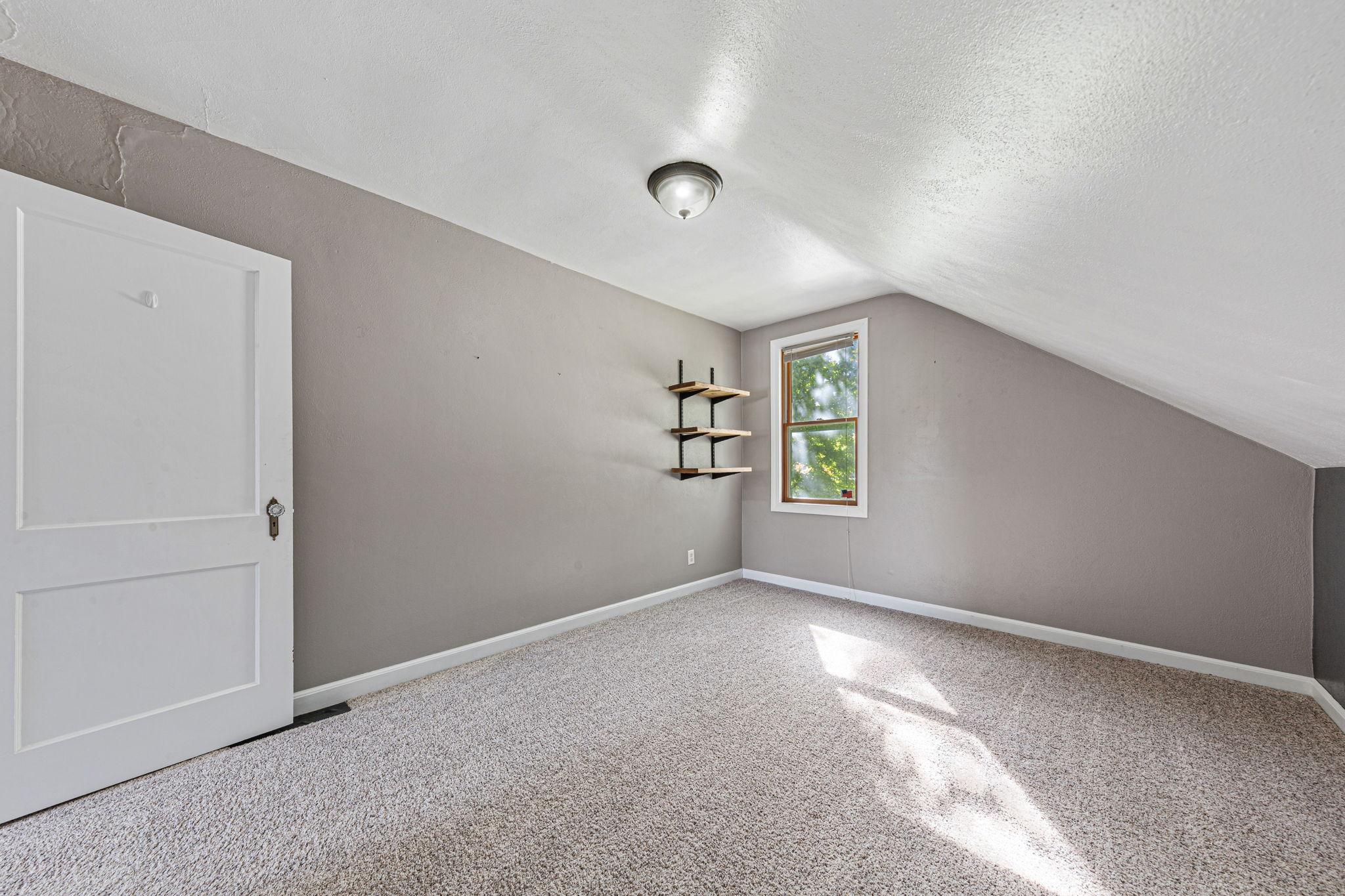 31-web-or-mls-31 Bedroom 3.jpg