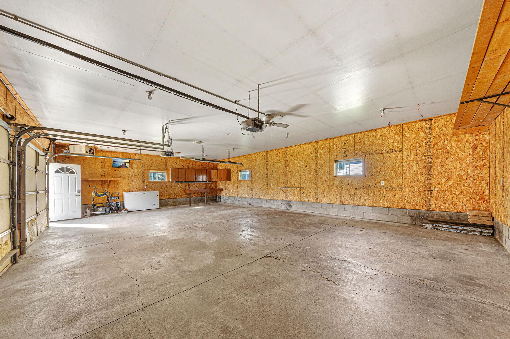 9-web-or-mls-9 Garage.jpg