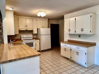 Large Open Kitchen 12 x 13.7