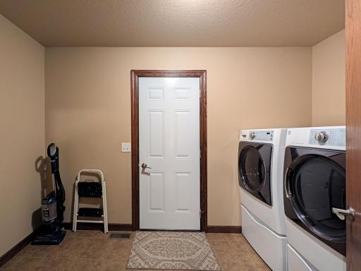 222 30th Avenue E, West Fargo, ND 58078