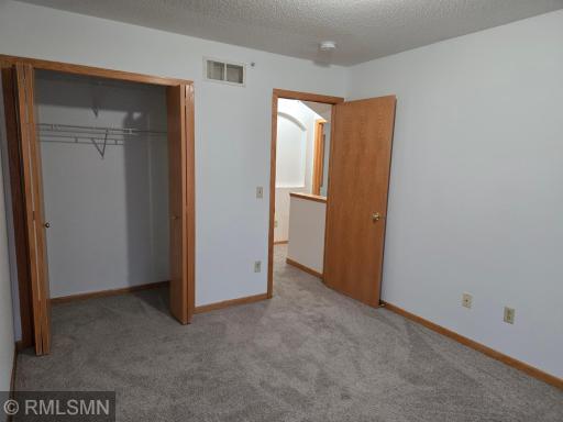 949 Old Steine Circle, New Brighton, MN 55112