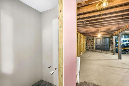 24 W 5th Street, Duluth, MN 55806