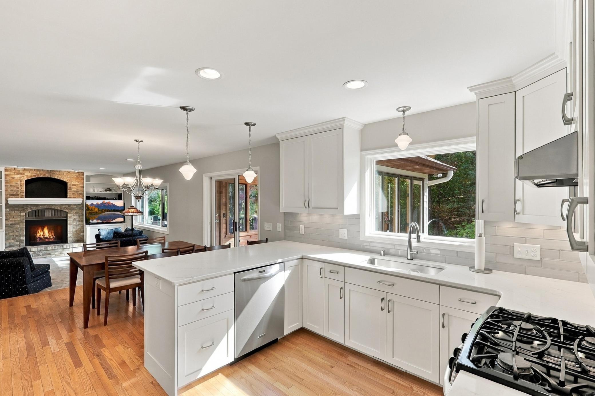 Newer kitchen with quality finishes and timeless appeal.