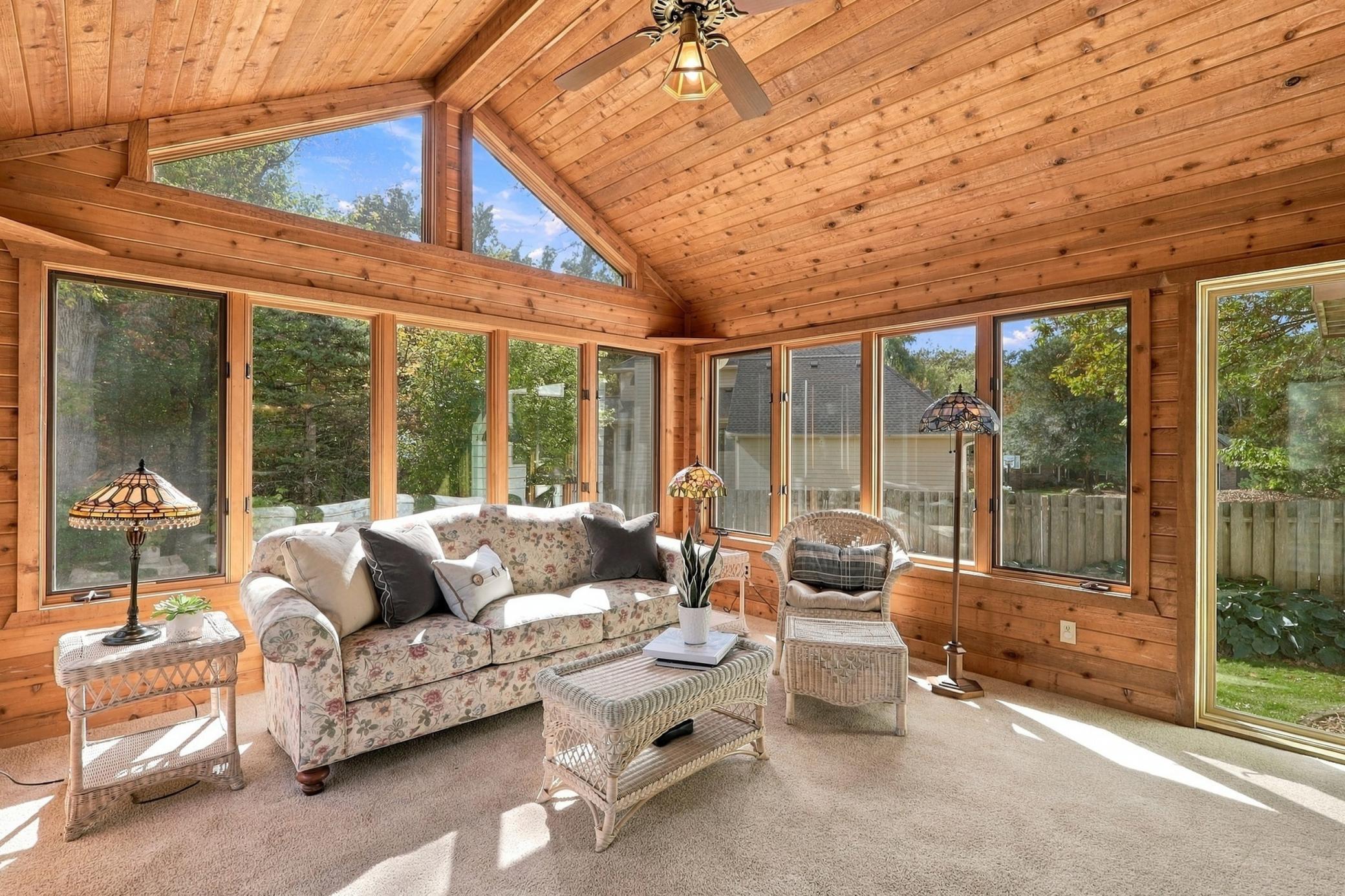 Beautiful vaulted ceiling adds volume and architectural interest.
