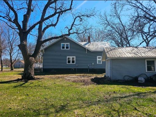 212 S Center Street, Ceylon, MN 56121