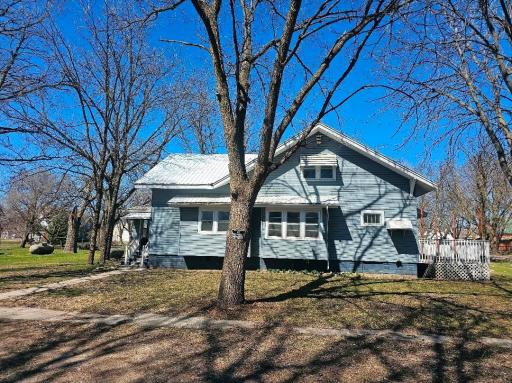 212 S Center Street, Ceylon, MN 56121