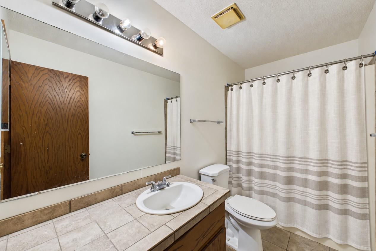 Full Bathroom