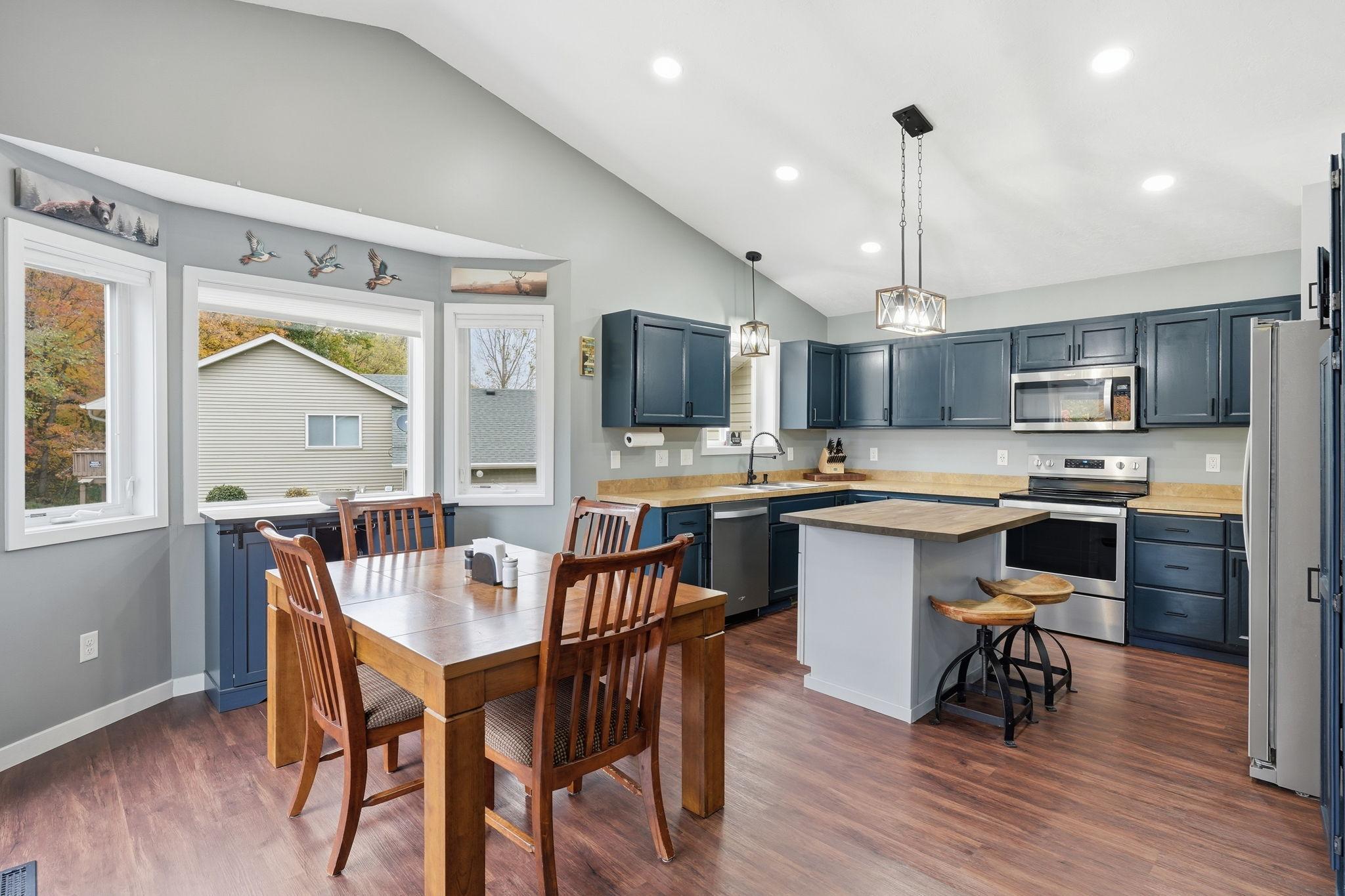 25-web-or-mls-30530_Redding_Ave_Shafer_MN_55074_018.jpg