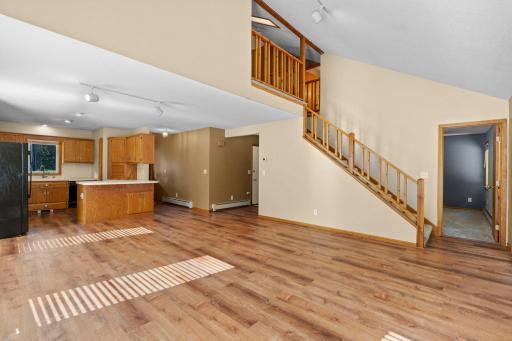 5-web-or-mls-8008 Mt Curve Blvd-68 (2).jpg