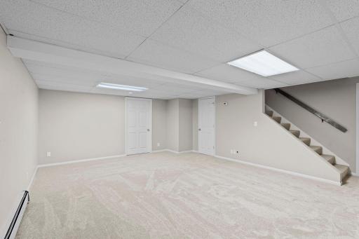 31-web-or-mls-8008 Mt Curve Blvd-153 (2).jpg