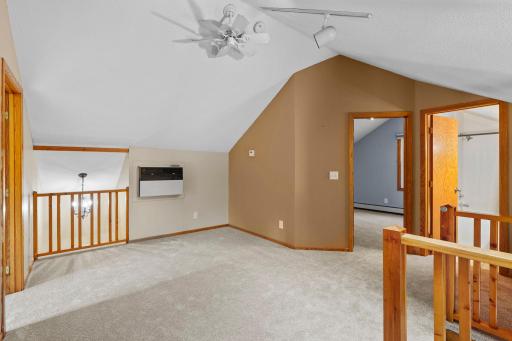 15-web-or-mls-8008 Mt Curve Blvd-98 (2).jpg