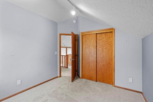 24-web-or-mls-8008 Mt Curve Blvd-118 (2).jpg