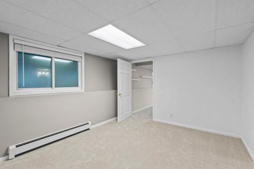 37-web-or-mls-8008 Mt Curve Blvd-178 (2).jpg