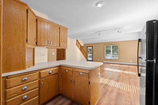 13-web-or-mls-8008 Mt Curve Blvd-38 (2).jpg