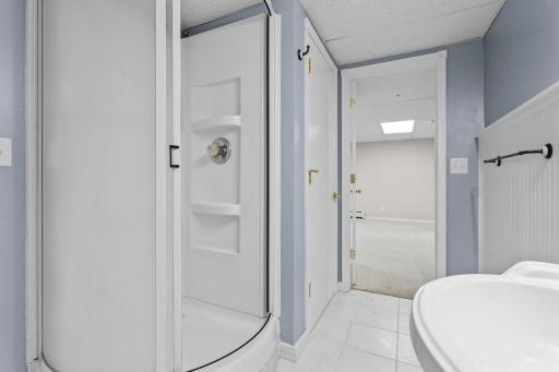 101-web-or-mls-8008 Mt Curve Blvd-298.jpg