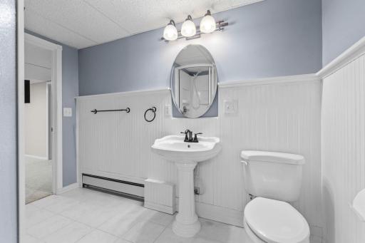 102-web-or-mls-8008 Mt Curve Blvd-303.jpg