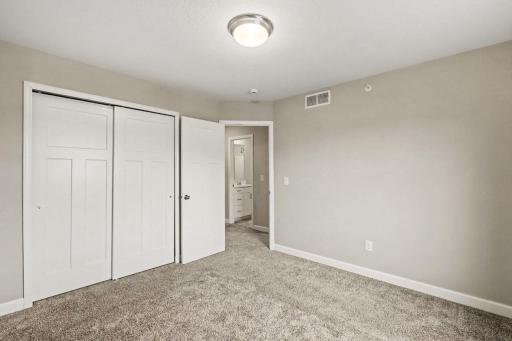 7508 38th Street N, Oakdale, MN 55128