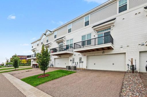 7508 38th Street N, Oakdale, MN 55128