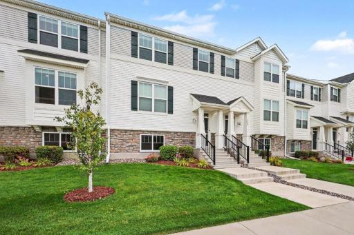 7508 38th Street N, Oakdale, MN 55128