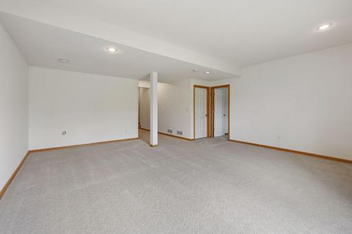 1096 Danube Avenue, Shakopee, MN 55379
