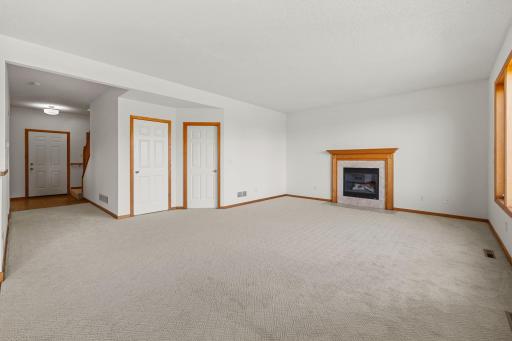 1096 Danube Avenue, Shakopee, MN 55379