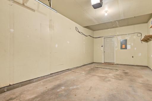 51-web-or-mls-11679_Langford_Circle_Burnsville_004.jpg