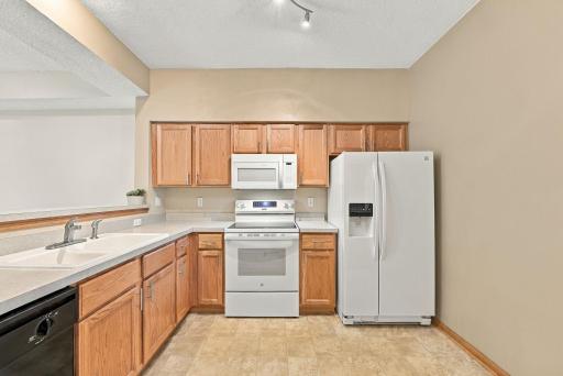 14-web-or-mls-11679_Langford_Circle_Burnsville_007.jpg