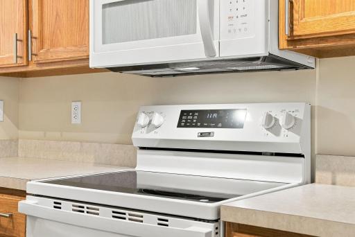 17-web-or-mls-11679_Langford_Circle_Burnsville_035.jpg