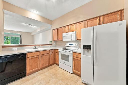 15-web-or-mls-11679_Langford_Circle_Burnsville_009.jpg