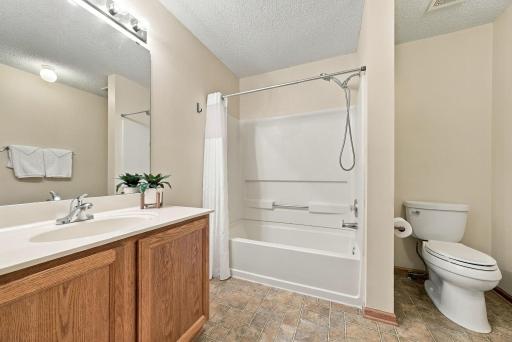41-web-or-mls-11679_Langford_Circle_Burnsville_023.jpg