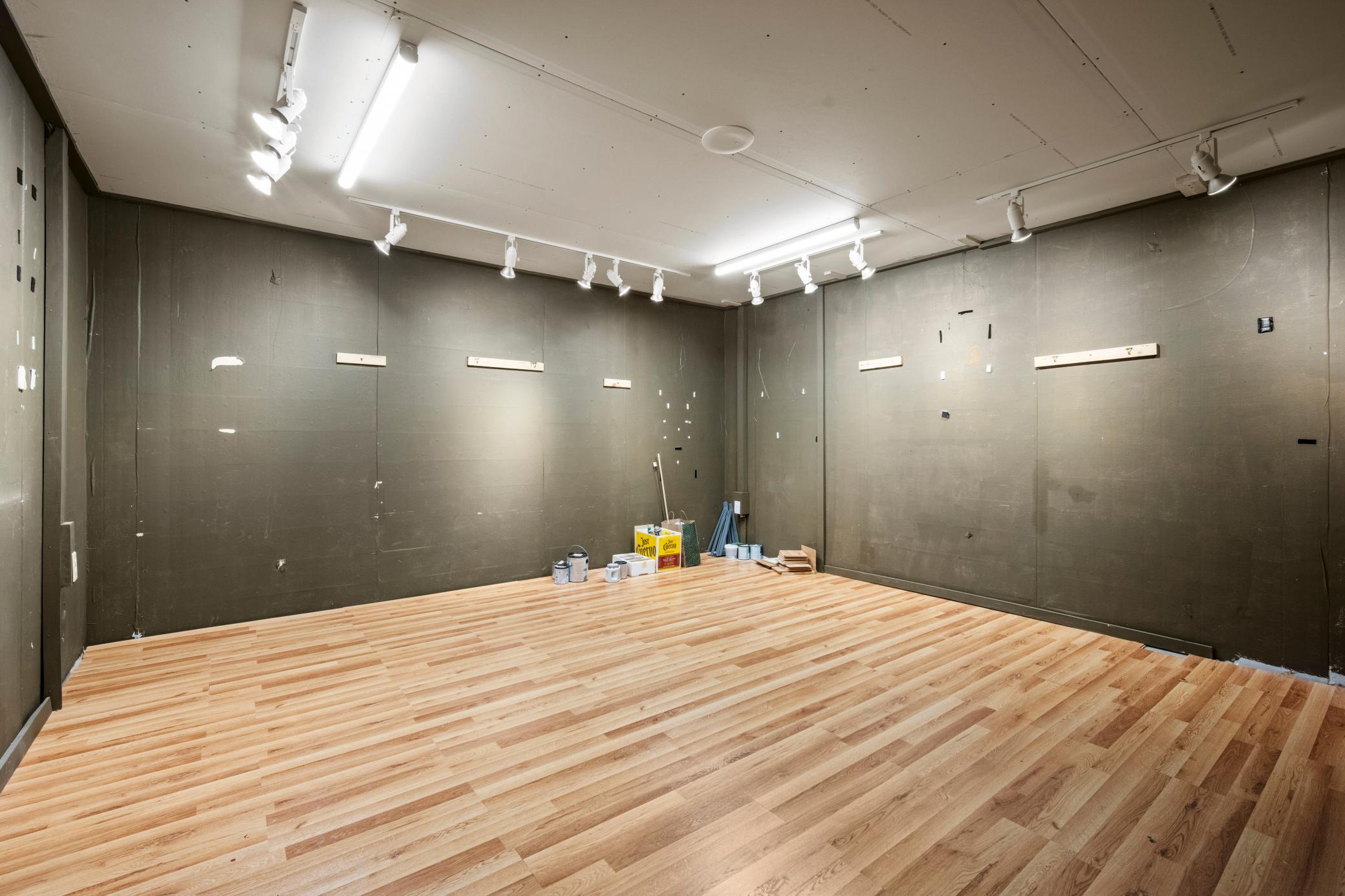 Previous owner used to hang his art creations in this area
