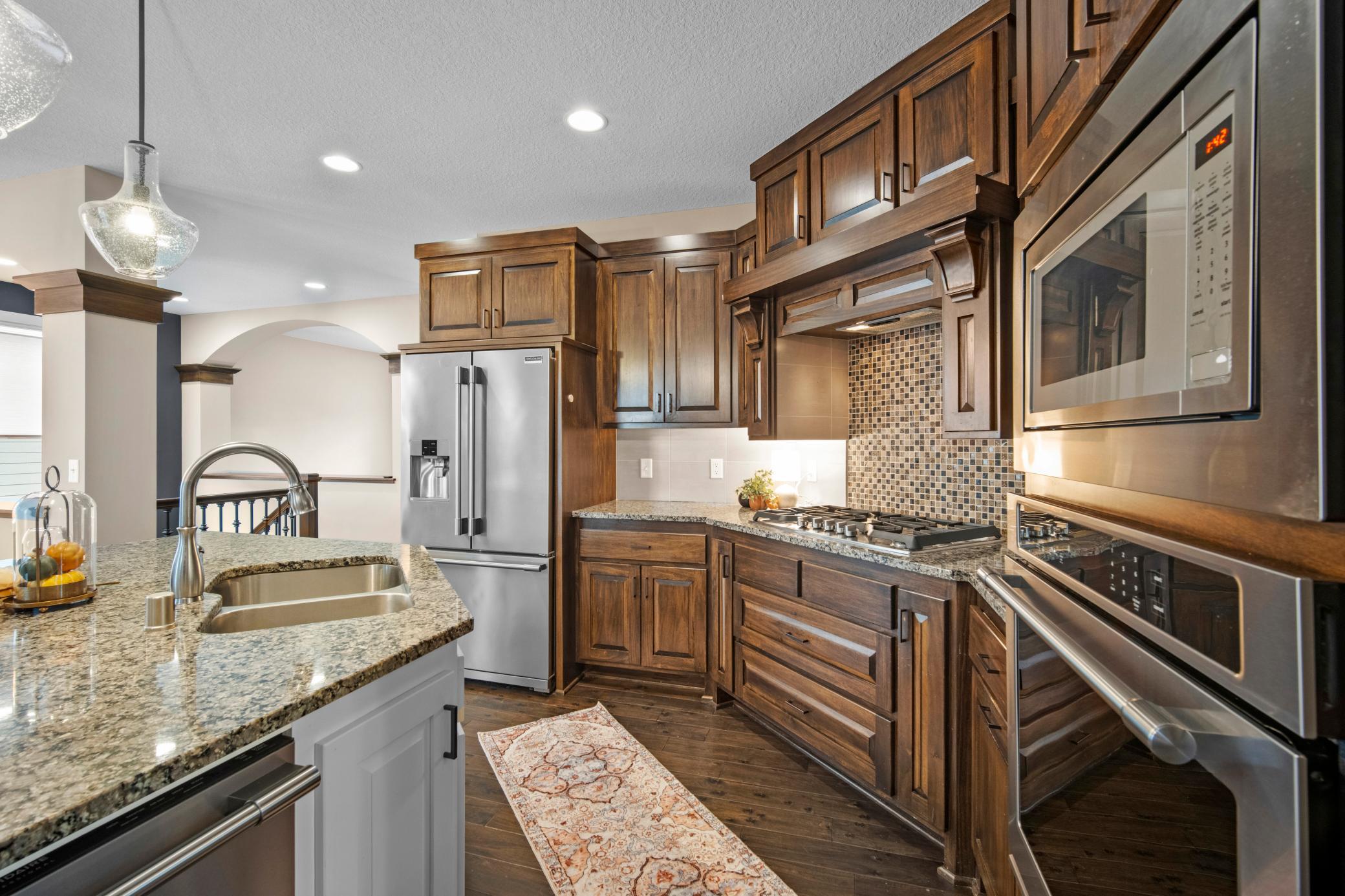 Stunning kitchen with gas cooktop, wall oven and dishwasher in the island