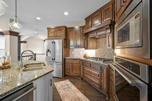 Stunning kitchen with gas cooktop, wall oven and dishwasher in the island
