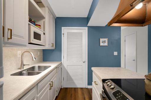 6317 Barrie Road, Edina, MN 55435