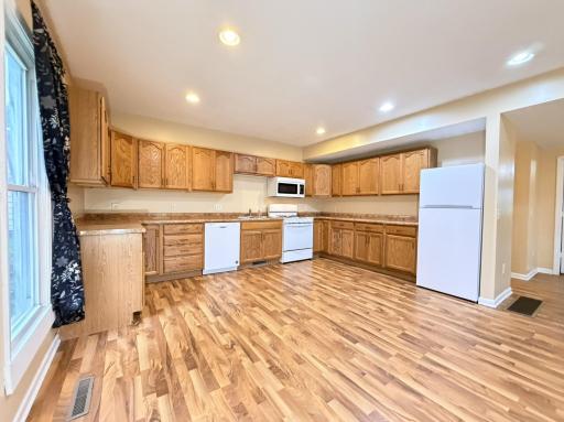 211 E Luella Street, Le Roy, MN 55951
