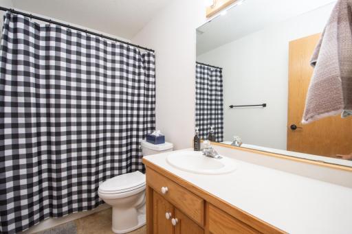 3234 35th Avenue S, Fargo, ND 58104