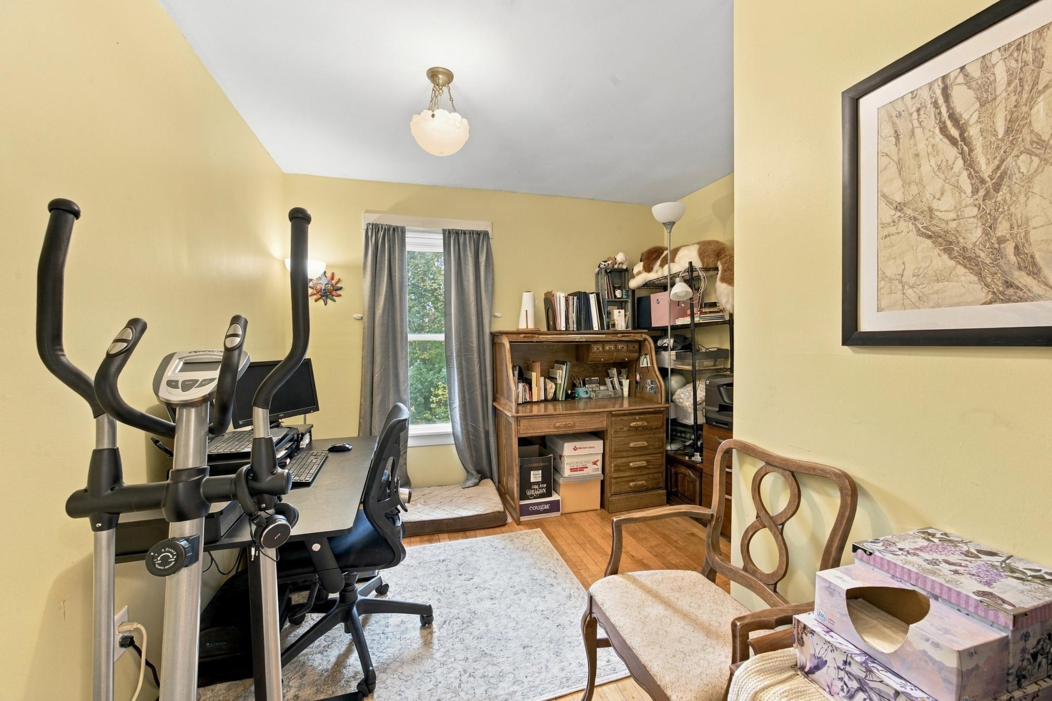 3rd Bedroom (Up)